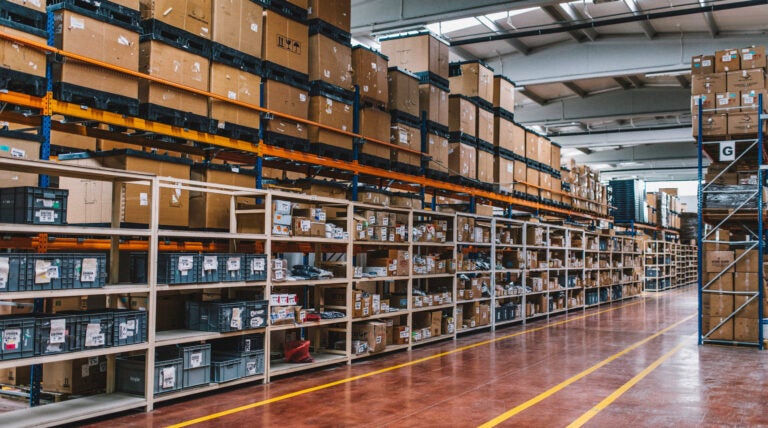 Leveraging Warehouse Automation for Enhanced Customer Experience in Retail-Featured