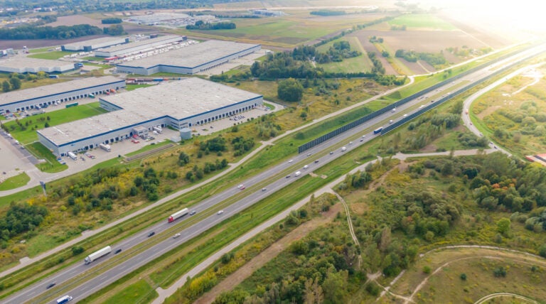 sustainability-in-warehousing-reducing-carbon-footprints-without-breaking-the-budget-featured